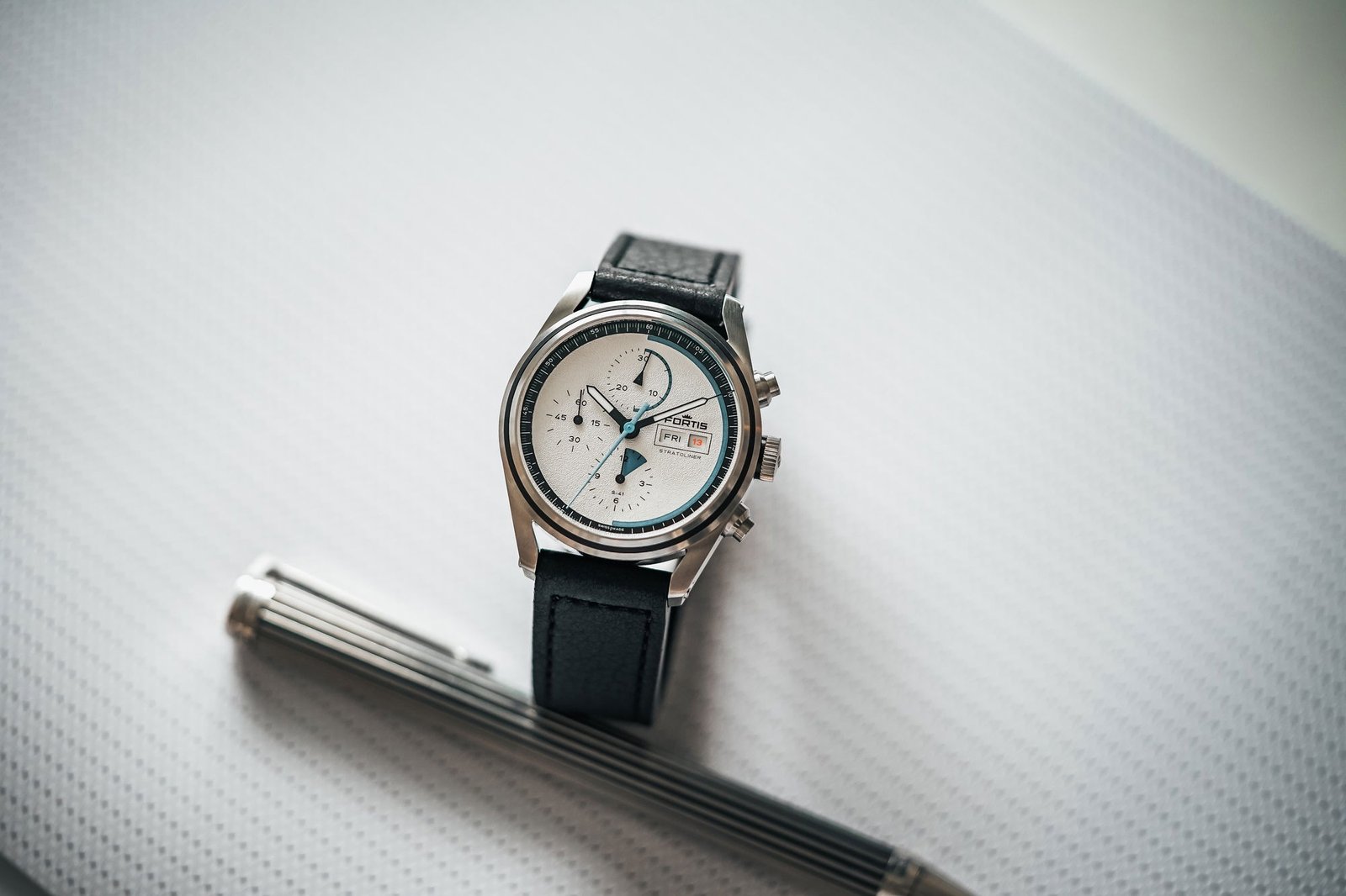 Stratoliner S-41 White Dust - Image 9